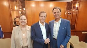 הרצוג, רעייתו מיכל עופר שטרית מנכ"ל מלון קיסר פרמייר טבריה, צילום: יחצ